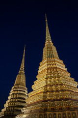 Fototapeta premium Temple Wat Pho la nuit, Bangkok, Thaïlande