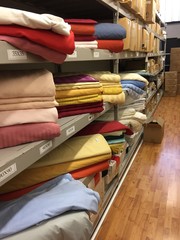 tapezzeria stoffa stoffe cuscini tela tende tendaggi negozio stoffe pelle cuscino cuscini colori, tappezziere tappezzeria 