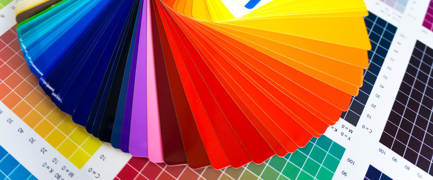 Werbetechnik / Bunter Farbf&auml;cher f&uuml;r Digitaldruck auf CMYK-Farbkarte