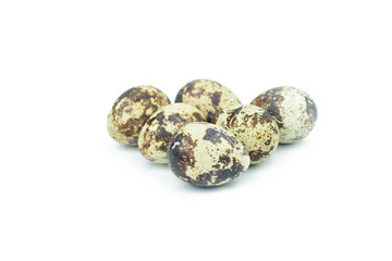 Obraz premium Quail eggs are isolated on a white background..