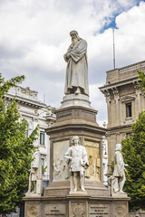 Obraz premium Monument to Leonardo Da Vinci in Milan, Italy