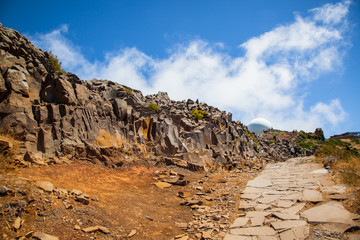  Île de Madère : Pico do Arieiro , chemin pavé 