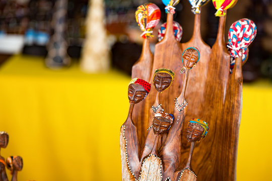 African carving of a group of women