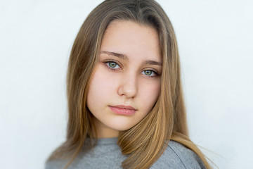 Naklejka premium Teenager girl posing on white background isolated