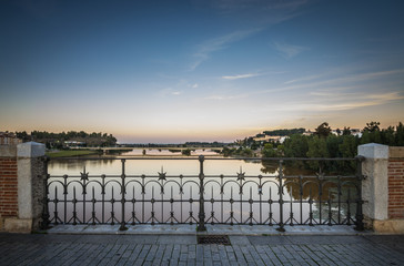 Atardece en el Puente de palmas (Badajoz, España)