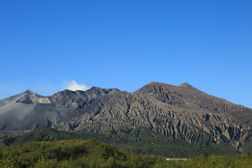 Obraz premium 鹿児島県鹿児島市 黒神ビュースポットから見た桜島