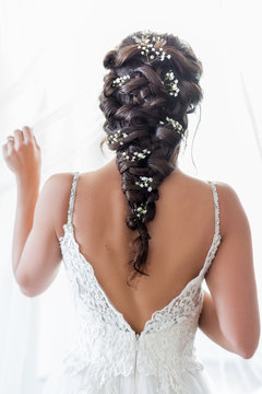Nat&uuml;rliches romantisches Make-up und Styling f&uuml;r eine Hochzeit