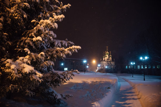 walks around the city: temple, church, monument. Trinity Cathedral in Solikamsk. sight.