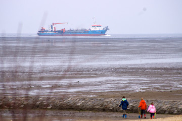 Kinder am Strand