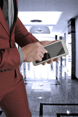 Obraz premium Man on a Tablet