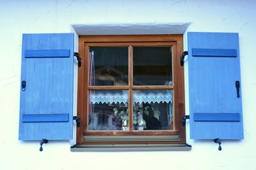 Altes Fenster an Hofgebäude, Bayerischer Stil