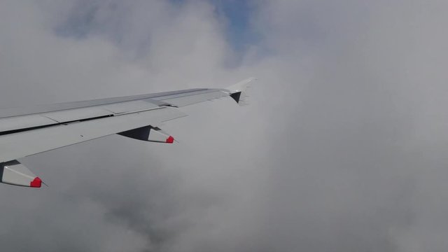 Turbulent Air as Jetline Prepares to Land at Heathrow