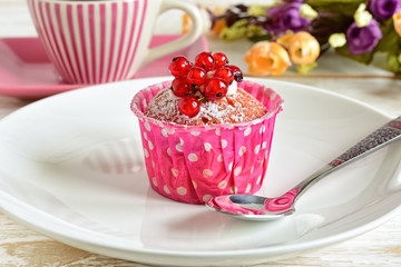Cake with currants