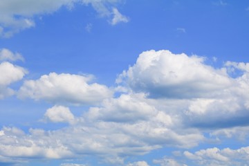 Fototapeta na wymiar blue sky background with cloud in nature beautiful