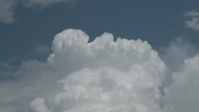 Building Thunderstorm Clouds