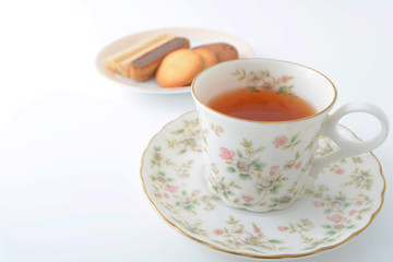 一杯の紅茶とスイーツ