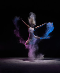 Obraz na płótnie Canvas Dancer jumping in cloud of powder, in motion