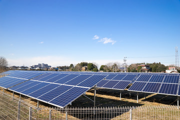 太陽光発電と青空