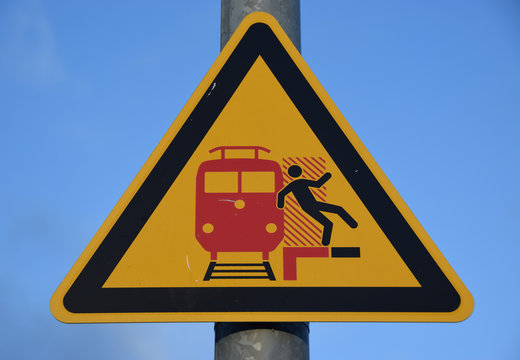 Achtung an der Bahnsteigkante