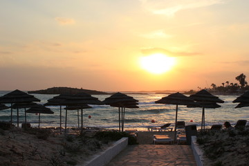 Zypern: Der Strand "Nissi Beach" im Sonnenuntergang