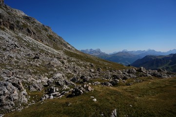 Fototapeta premium Felsen und Geröll am Pordoi Pass
