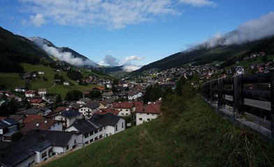 Fototapeta premium Ansicht von St. Ulrich in Gröden