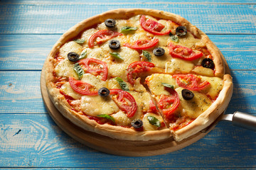 margarita pizza at wood