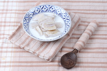 Ready served cultivated banana in coconut milk .