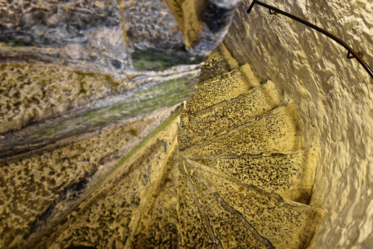 Irland - Wendeltreppe im Aughnanure Castle County Galway