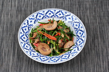 Spicy fried Chinese chives with chicken spleen.
