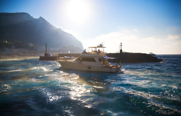 Fototapeta premium Tourist boat mooring to the island