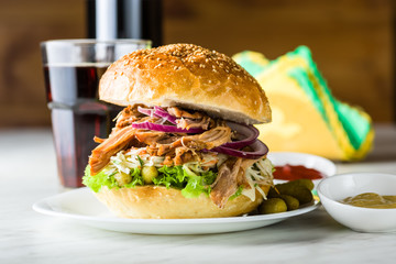 pulled pork burger