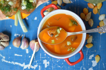 Вегетарианский овощной суп.