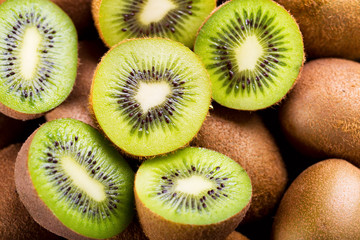 fresh kiwi fruit - obrazy, fototapety, plakaty