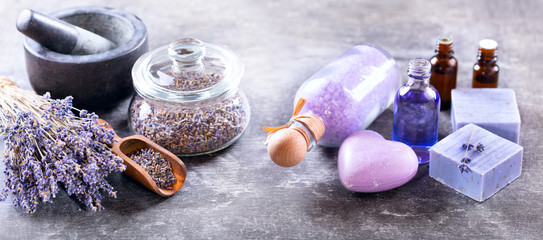 Obraz na płótnie Canvas lavender spa products