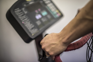 esercizi con cyclette per sport e riabilitazione