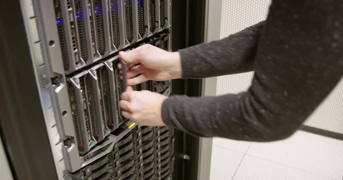 IT consultant install blade server in datacenter