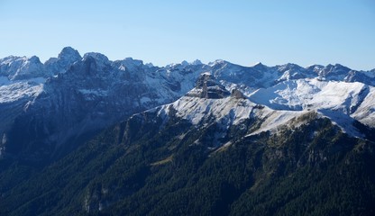 Fototapeta premium Aussicht vom Col Rodella auf Alpine Berglandschaft
