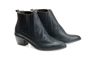 Women's low boots with pointed toes