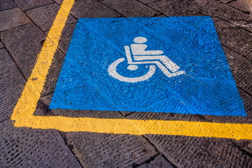 Behindertenparkplatz