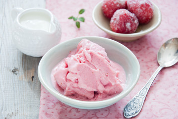 Frozen strawberry yogurt