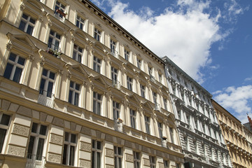 Fototapeta na wymiar Altbau Häuser in Berlin Prenzlauer Berg