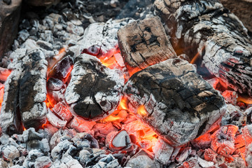 Glühende Holzkohle