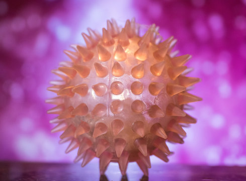 Gummi massage Ball mit Disco Hintergrund