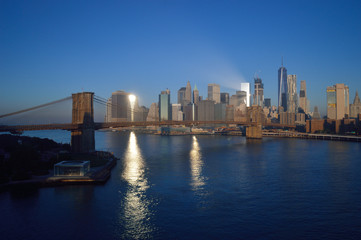 Fototapeta na wymiar Brooklyn Bridge at sunrise.
