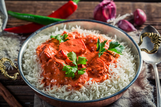 Spicy and sweet tikka masala with chicken in tomato sauce