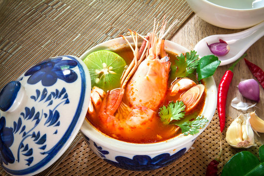 Close up Asian Spicy soup with shrimp in  bowl , famous Thai foo