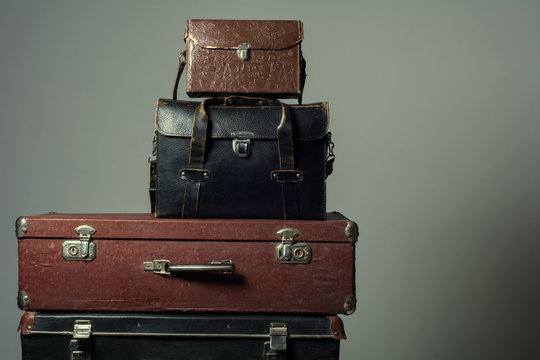 Background stack of old suitcases form a tower © kanzefar