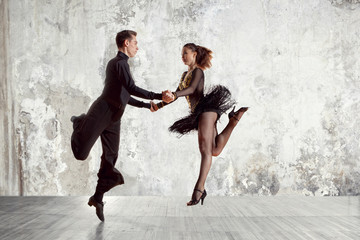 Obraz na płótnie Canvas Beautiful couple in the active ballroom dance on wall