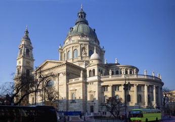 Fototapeta na wymiar Самая большая церковь Будапешта